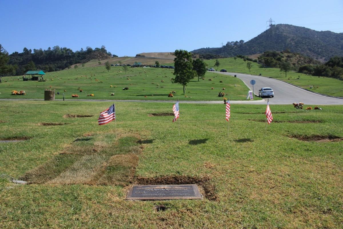 Grave for sale - Forest Lawn Memorial Park - Hollywood Hills: CB-900108