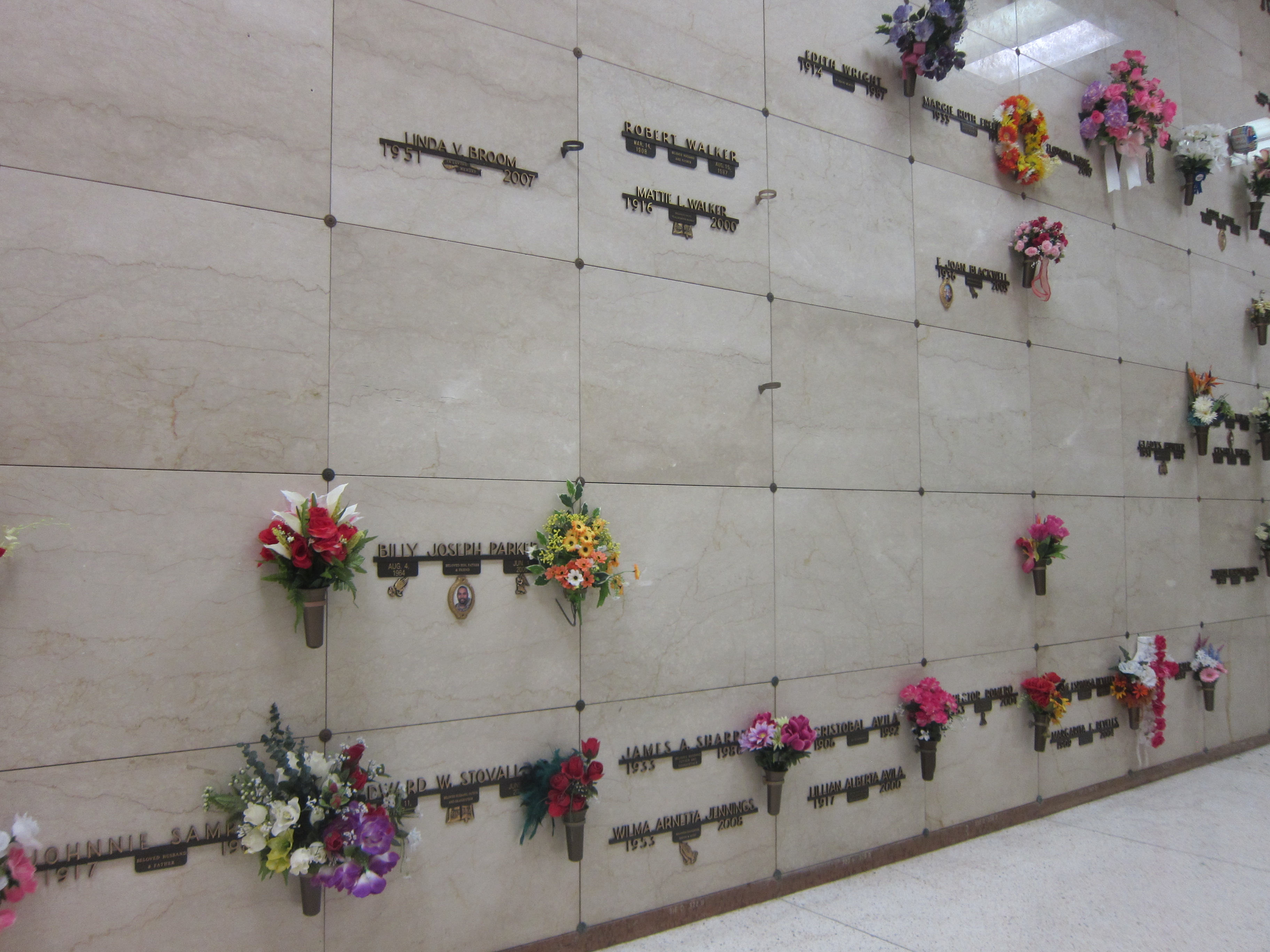 Mausoleum for sale - Inglewood Park Cemetery (2 spaces): CB-900144